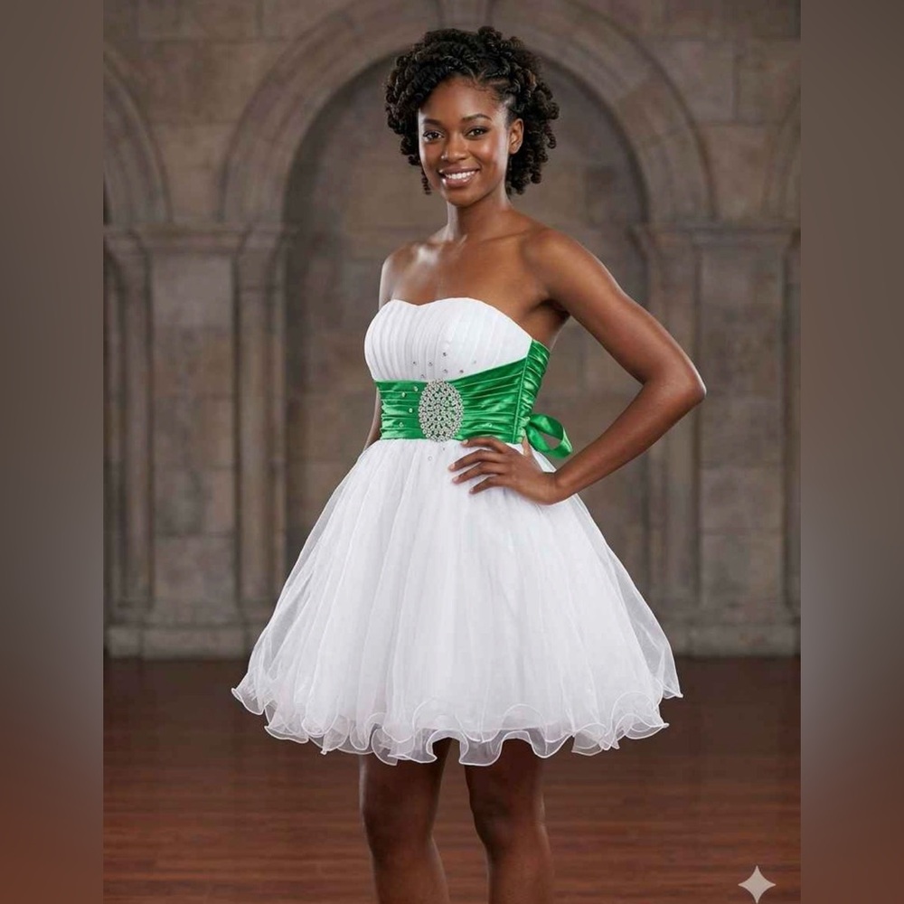 Brand New Sarah Bridal Short Wedding Dress / Prom Dress - US Size 16